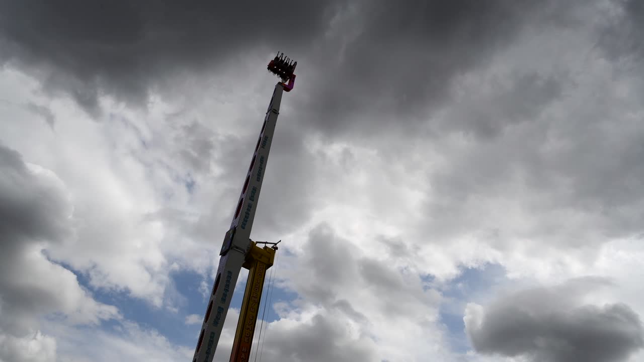 파리의 리리 정원과 루브르 박물관에서