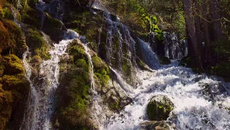 catarata de agua pura