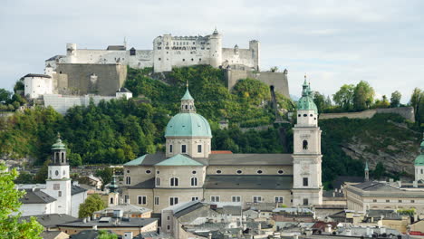 Festung-Hohensalzburg,-Eine-Der-Größten-Vollständig-Erhaltenen-Mittelalterlichen-Burgen-Europas