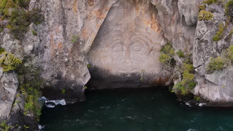 carving of ta moko tattooed face, amazing piece of maori art