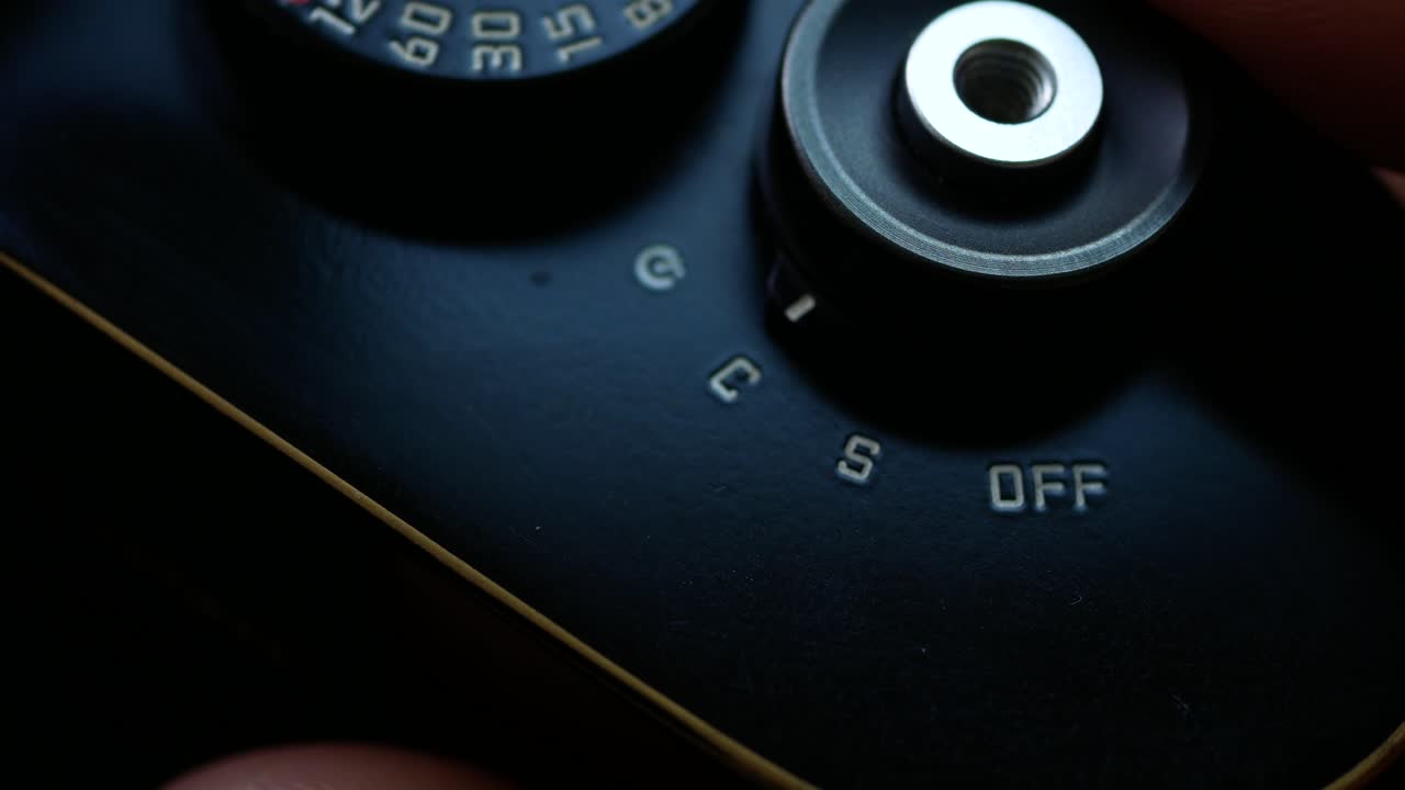 regolare la velocità dell'otturatore della fotocamera costosa