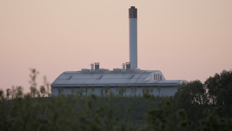 Gründung-Einer-Verbrennungsanlage-Bei-Sonnenuntergang