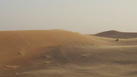 Wind-Weht-über-Sanddüne-In-Der-Wüste-5