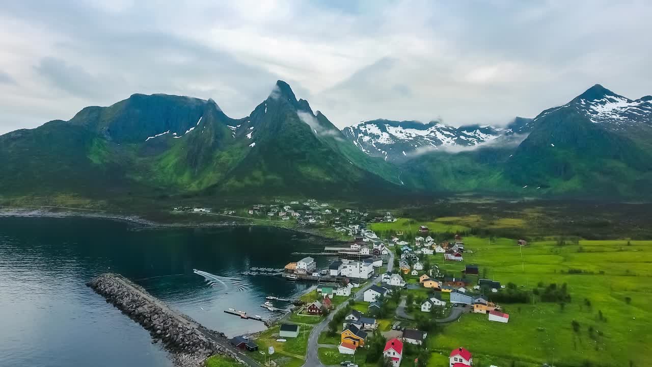 mefjordvar, isla de senja. hermosa naturaleza noruega paisaje natural mefjord.