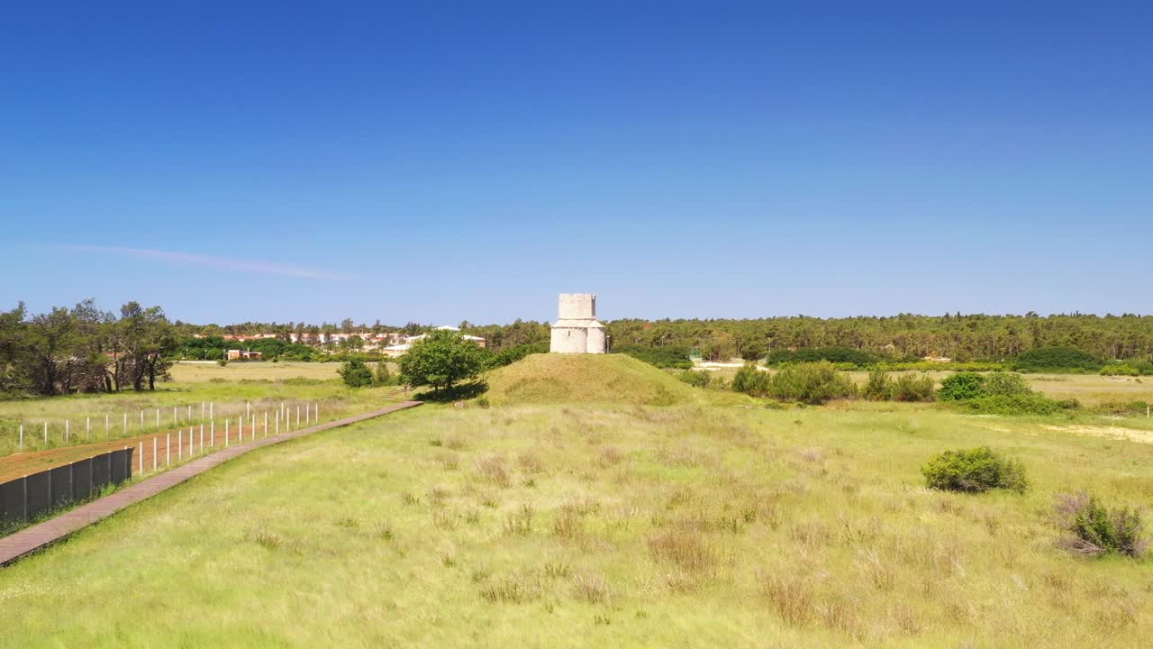 iglesia medieval de piedra de san nicolás (sveti nikola) del siglo xii cerca de nin, dalmacia, croacia