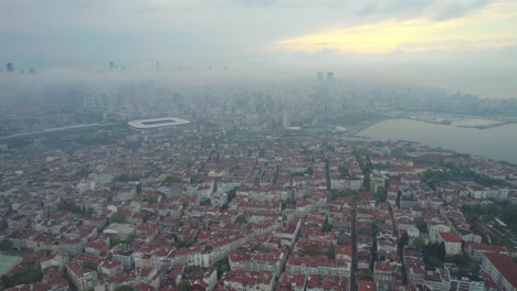 Descripción-General-De-La-Ciudad-De-Estambul,-Mañana-Brumosa,-Amanecer,-Niebla,-Puerto-Del-Puerto-De-Estambul,-Toma-Aérea,-Vista-De-Drone,-Ojo-De-Pájaro,-Paisaje-De-Pavo