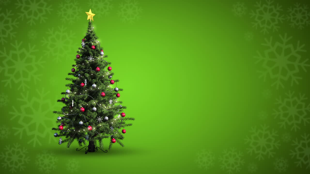 снежная рождественская елка на фоне снежинки