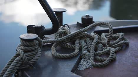 Boat-bannister-rope-for-mooring