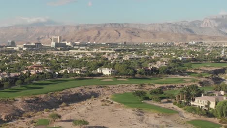 Campo-De-Golf-Suburbios-De-Montaña-Uhd;-Mpg4