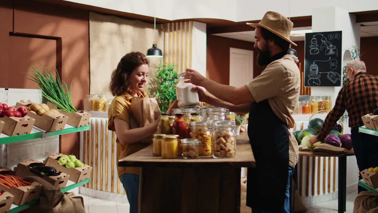 cliente tienda de abastecimiento ético preguntando