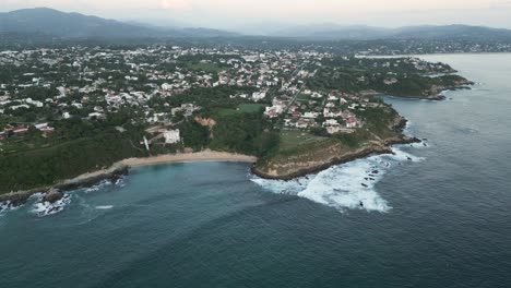 ángulo aéreo alto de puerto escondido oaxaca méxico