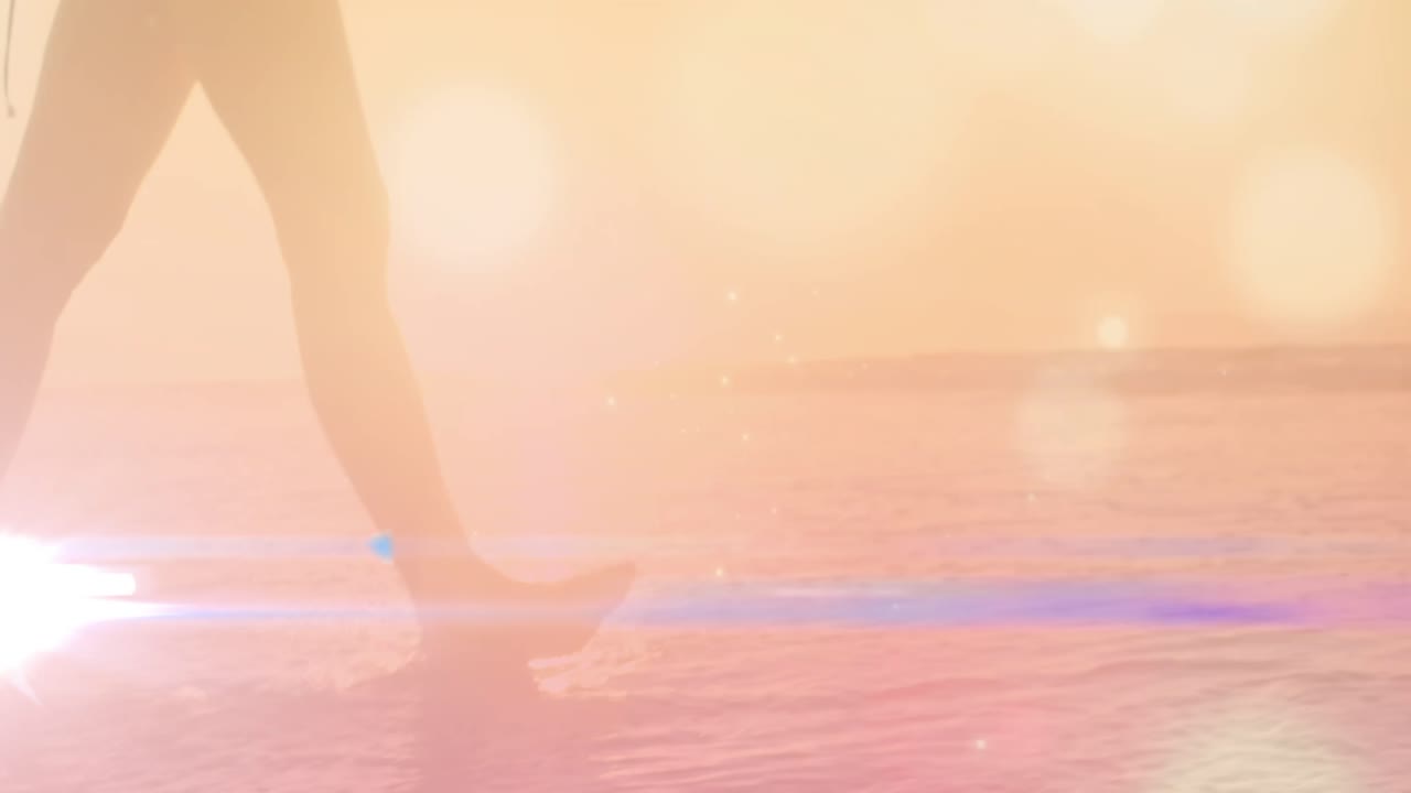 해변에 있는 백인 여성 위에 있는 빛의 반점들의 애니메이션