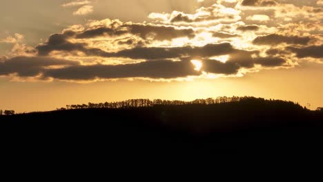 Sonnenuntergangshimmel-In-Ländlicher-Landschaft