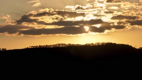 cielo del atardecer en el paisaje rural paisaje