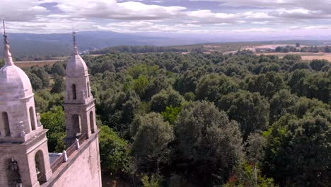 Santuario-De-Nuestra-Señora-De-Los-Remedios-Otero-De-Sanabria-Con-Lapso-De-Tiempo-De-Nubes