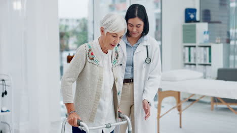 Apoyo,-Médico-Y-Mujer-Mayor-En-Andador