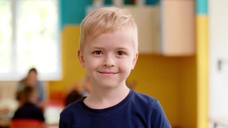 Retrato,-De,-Sonriente,-Niño-Preescolar