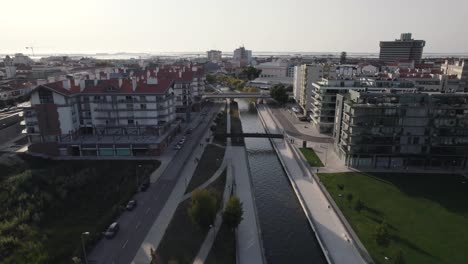 Moliceiro,-traditional-boat-of-Ria-de-Aveiro