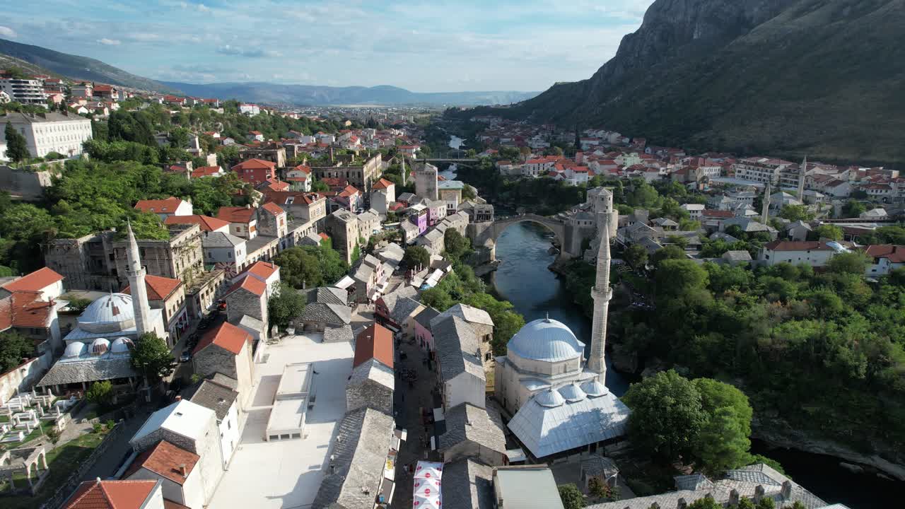Moskee in Mostar: Dronebeeld