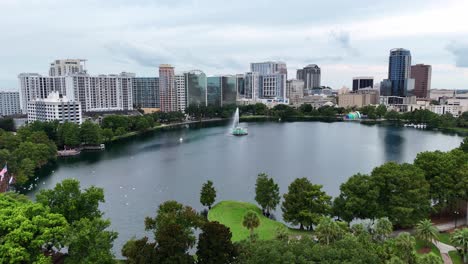 Pushing-in-and-tilting-up-on-Lake-Eola