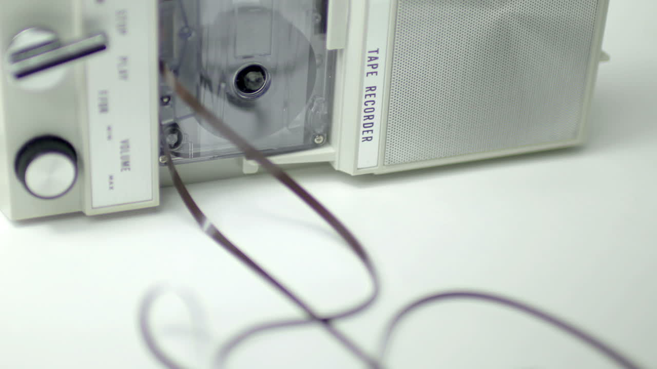 테이프 레코더 28