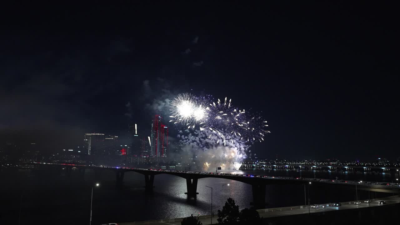 Seoul International Firework Festival at the Yeouido Over Han River 2024, Wonhyodaegyo Bridge and Yeongdeungpo-gu District, South Korea