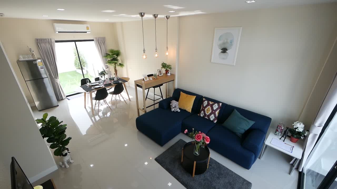 moderne indretning fra spisestuen til stuen