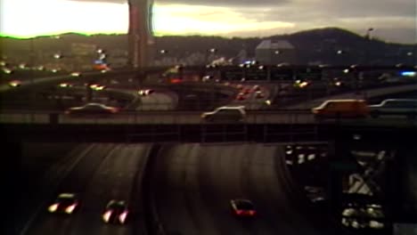 1984 portland oregon puentes y tráfico al atardecer