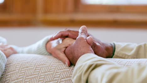 Senior-couple,-holding-hands