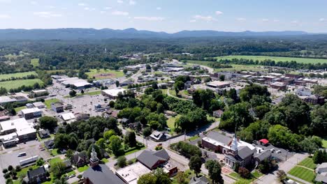 Aerial-Pulloiut-North-Wilkesboro-Und-Wilkesboro-North-Carolina,-NC