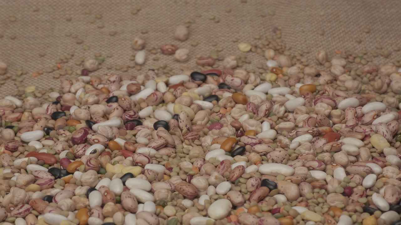 다양한 혼합 콩류 마른 콩 회전, 지중해 음식 건강식