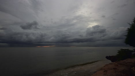 Lapso-De-Tiempo-Del-Océano-Y-Las-Nubes-Rodando-Hacia-Dar-Es-Sallam-Y-Coco-Beach,-Tanzania