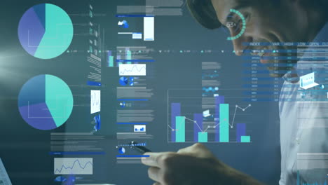 animación de procesamiento de datos estadísticos contra el hombre caucásico usando teléfono inteligente y portátil.