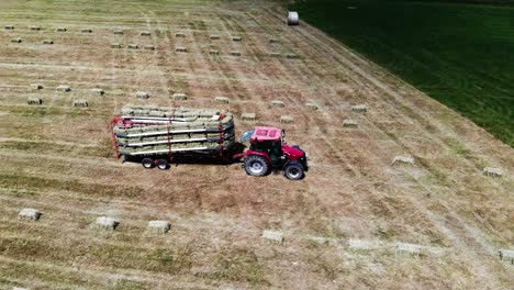 Ballenwagen-Sammelt-Quaderballen-Automatisch-Ein