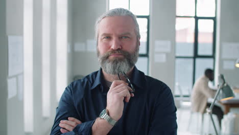 Portrait-of-Confident-Senior-Businessman-in-Office