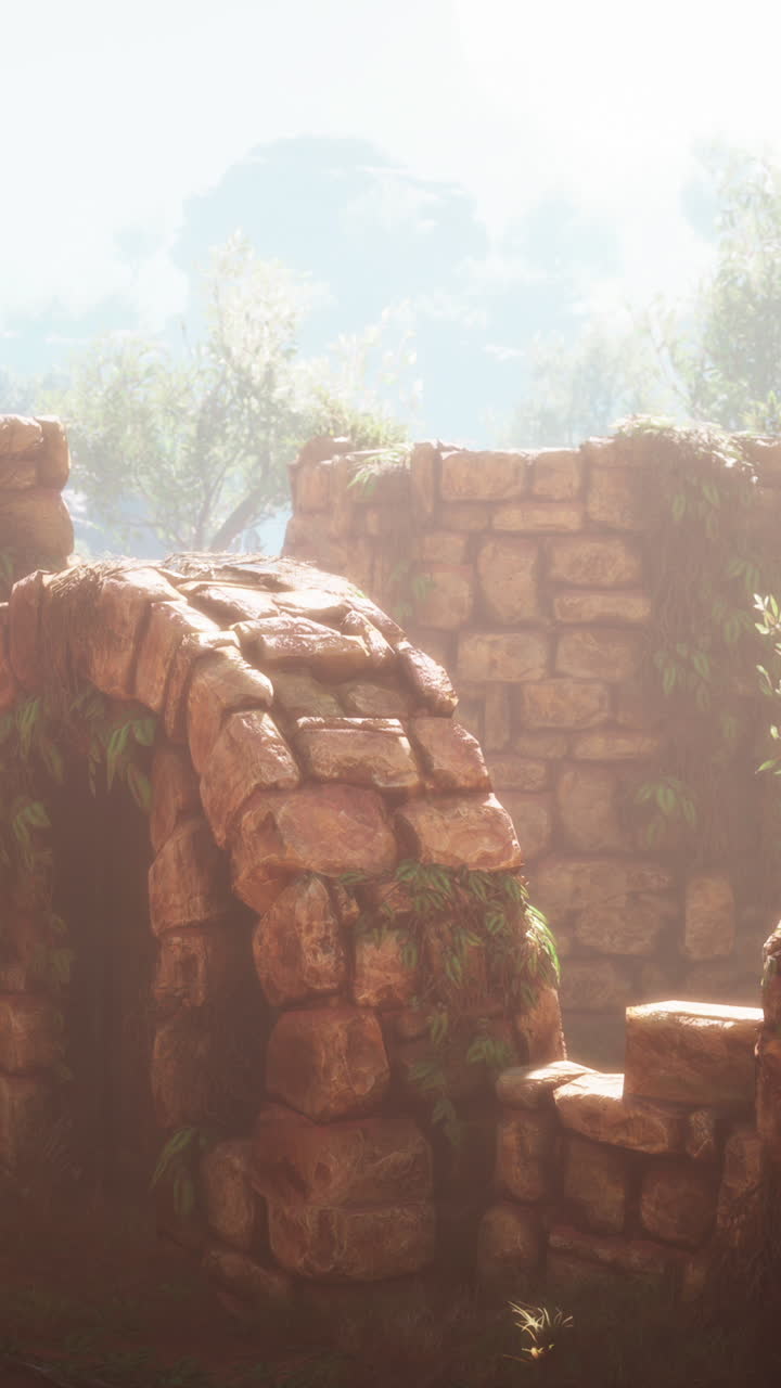 ruinas de piedra cubiertas de vegetación en un entorno de selva exuberante