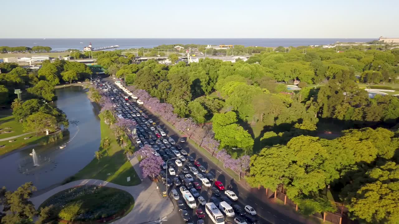 panorámica aérea del planetario y bosques de palermo de galileo galileo, buenos aires