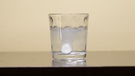 Effervescent-pill-dissolving-in-a-glass-of-water