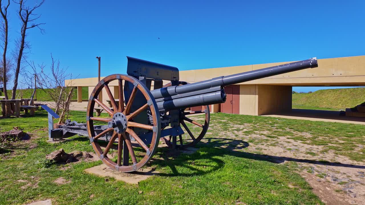 Putilov Russian cannon, Longues-sur-Mer battery, historic WW2 artillery, history, military, D-Day memorial, France. Close-up