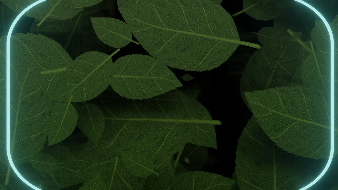 se mueve en la pila de hojas verdes