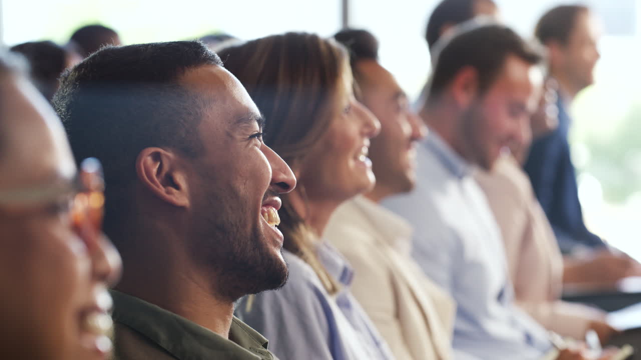 nada estimula el interés como la risa.