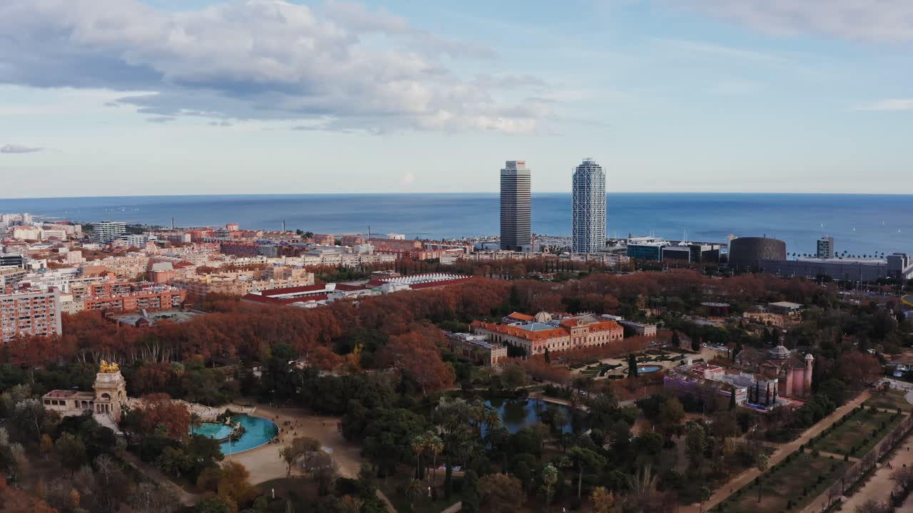 바르셀로나 시내 풍경과 공원 및 해안 풍경