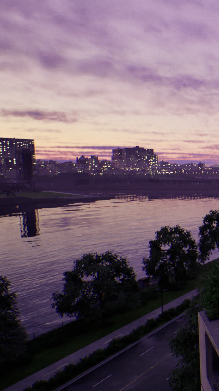 Horizonte da cidade com reflexo na água e céu púrpura ao anoitecer.