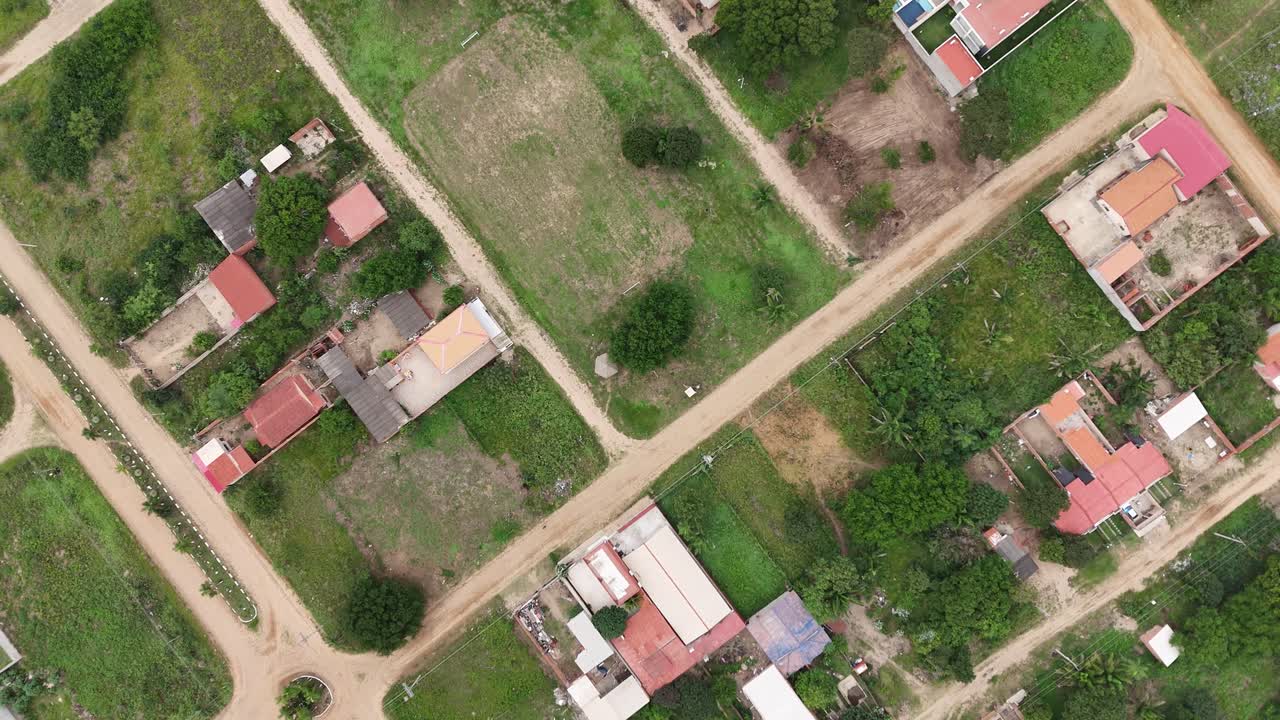 serenidad aérea: se desvelan los horizontes del campo verde