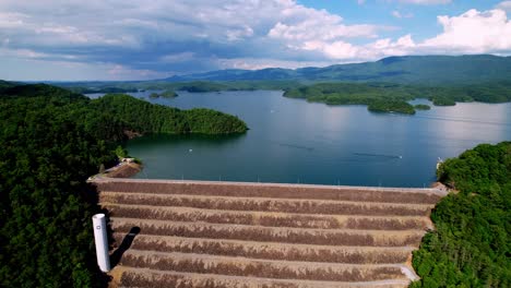 represa y embalse de tva aérea, lago holston sur cerca de bristol, virginia, ciudad de johnson tennessee, kingsport tennessee y elizabethton tennessee no lejos del lago watauga tennessee