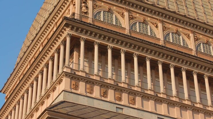Dettaglio Architettonico Della Mole Antonelliana, Museo Nazionale del Cinema, che si erge sopra Torino, Piemonte, Italia. Inquadratura dal basso.