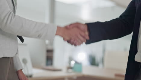 gente de negocios, apretón de manos y reunión en b2b