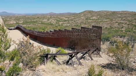 the mexican american border fence at sasabe arizona 2019