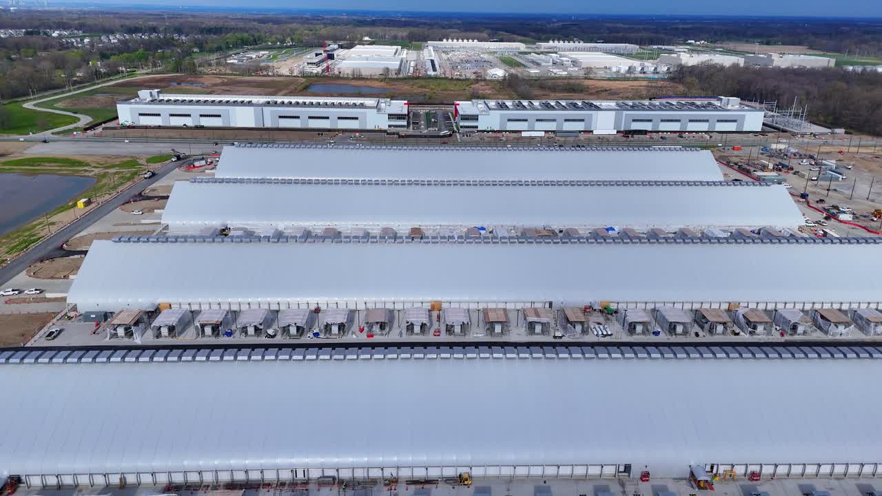 Espansione del data center Prometheus di Meta che mostra un'iperscalabilità avanzata a New Albany, Ohio, utilizzando una struttura a tenda per ridurre i tempi di costruzione.