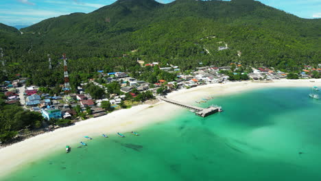 Aerial-pullback-riser-away-from-idyllic-Chalok-Lam-beach,-Koh-Phangan,-Thailand